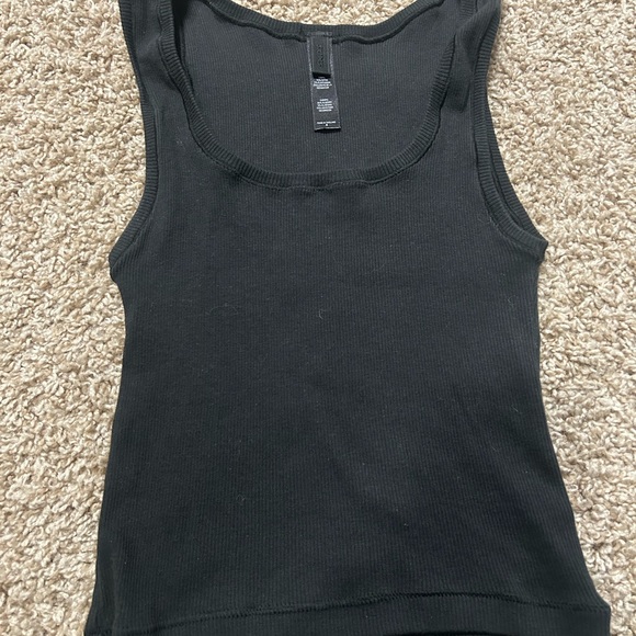 SKIMS Tops - SKIMS Black Ribbed Tank Top